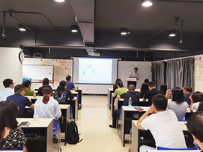 公司組織開(kāi)展針對(duì)企業(yè)合同的(de)法律培訓學習(xí)(圖1)